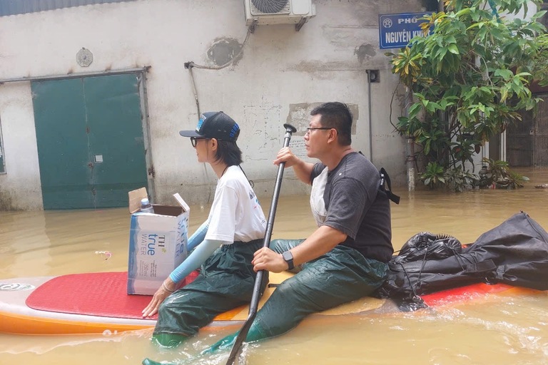 Pomoc ve Vietnamu po záplavách a sesuvech půdy