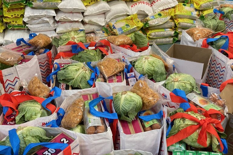 Pomoc ve Vietnamu po záplavách a sesuvech půdy